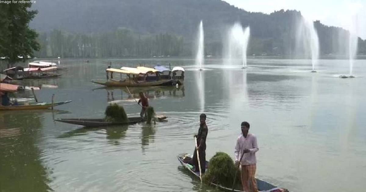 Process to beautify Dal lake started; over 30 machines pressed into service
